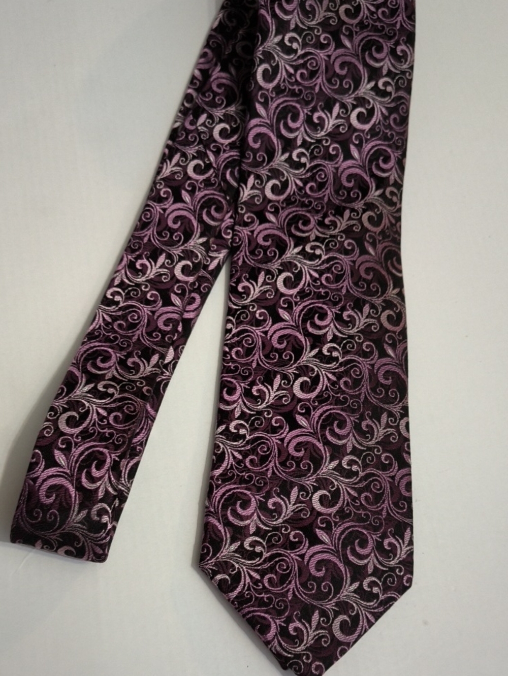 Van Heusen 100% Silk  Purple Swirl Pattern Tie